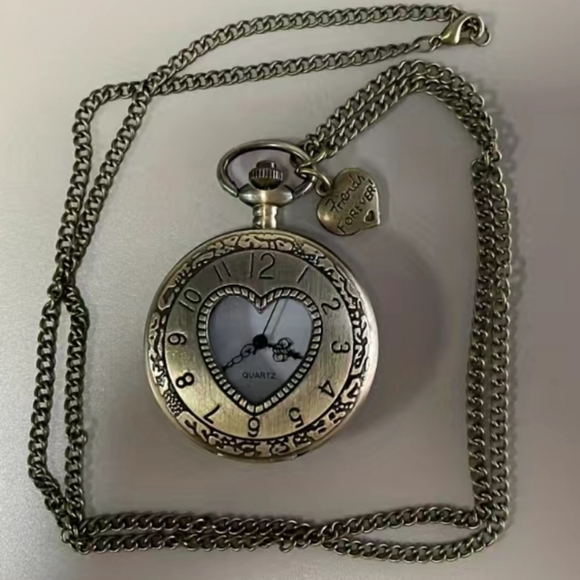 New sisters heart pocket watch battery included - Picture 3 of 5